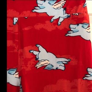 LuLaRoe Women's One Size Red Leggings WHEN PIGS FLY Buttery Soft Super Comfy!